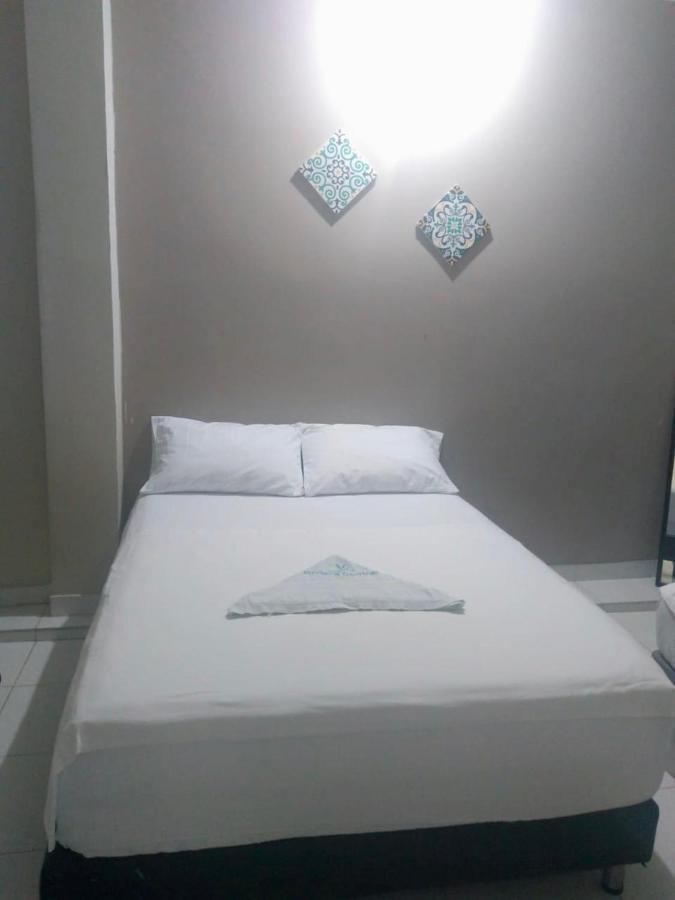 מונטריה Riviera Central Hotel מראה חיצוני תמונה