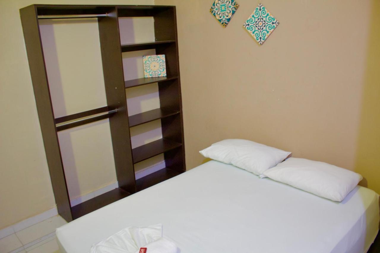 מונטריה Riviera Central Hotel מראה חיצוני תמונה