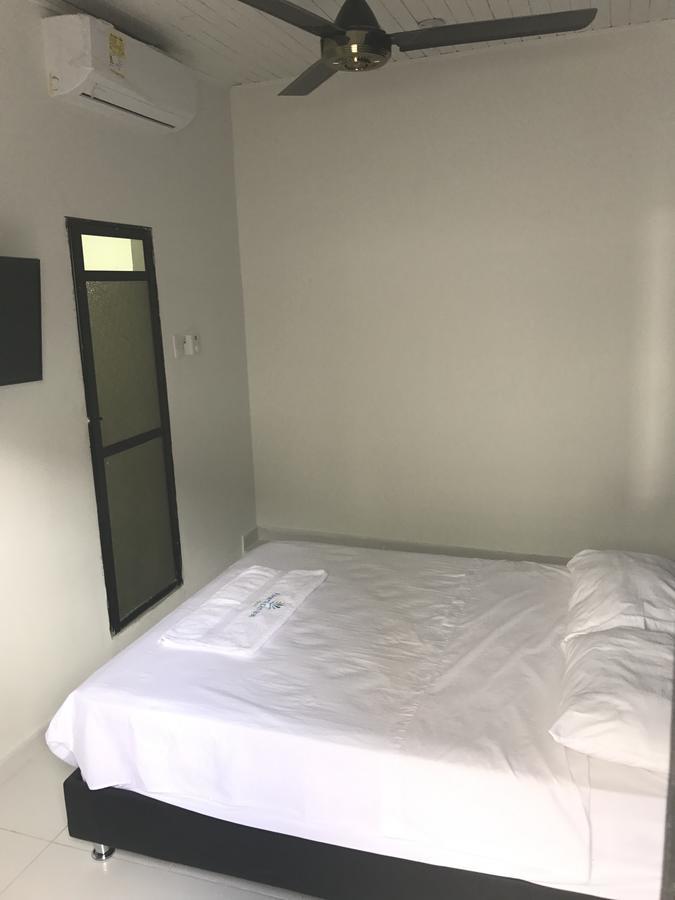מונטריה Riviera Central Hotel מראה חיצוני תמונה