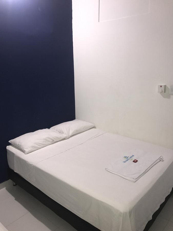 מונטריה Riviera Central Hotel מראה חיצוני תמונה